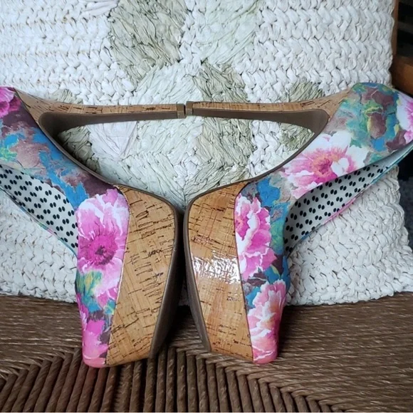 Jessica Simpson Waleo floral platform heels - Picture 7 of 10